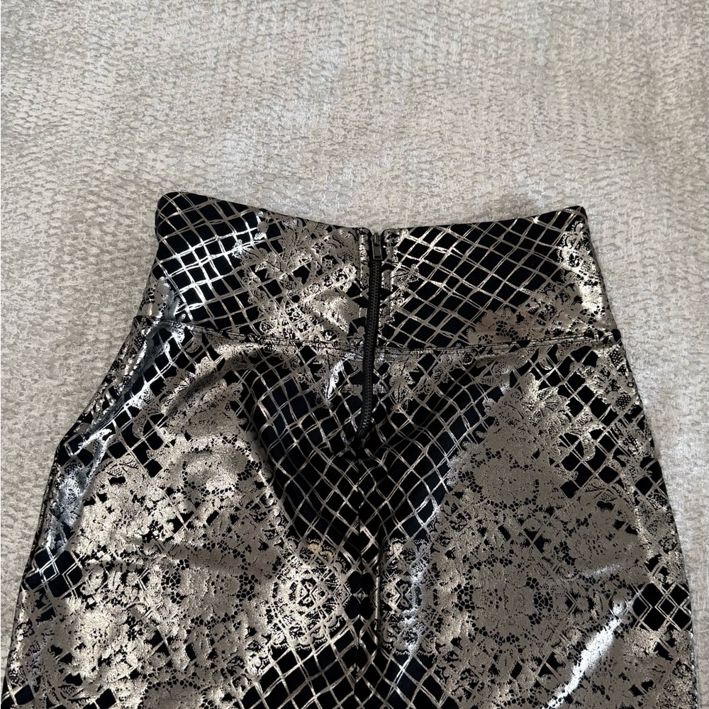 bebe Black and Silver Metallic Lattice Floral Pencil Skirt